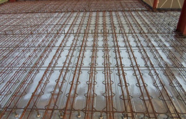 鋼筋桁架樓承板附加鋼筋綁扎安裝流程及操作細節